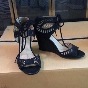 never worn Chinese Laundry black wedges
